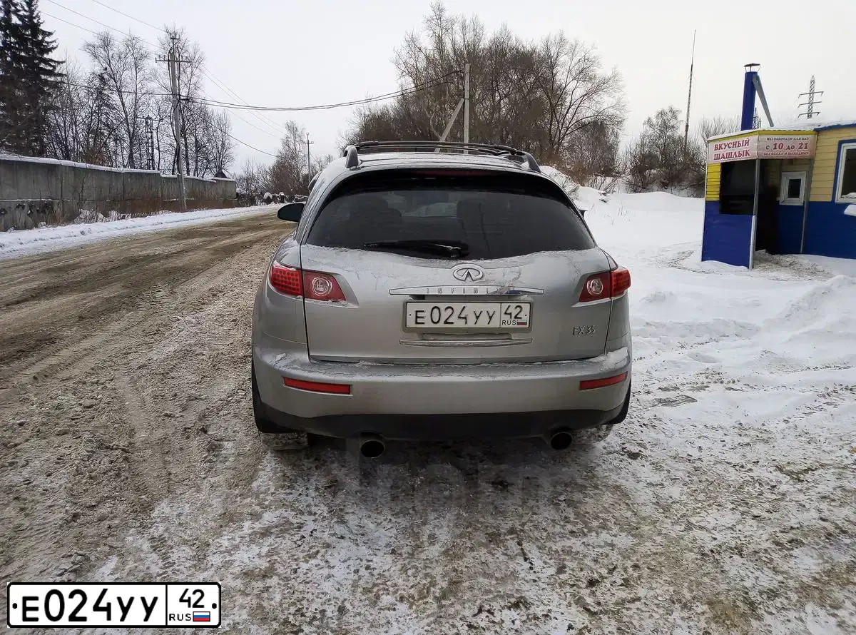 Фото автомобиля INFINITI QX70 /FX/, 2004 — госномер А480ВУ122. Цвет: Серебристый