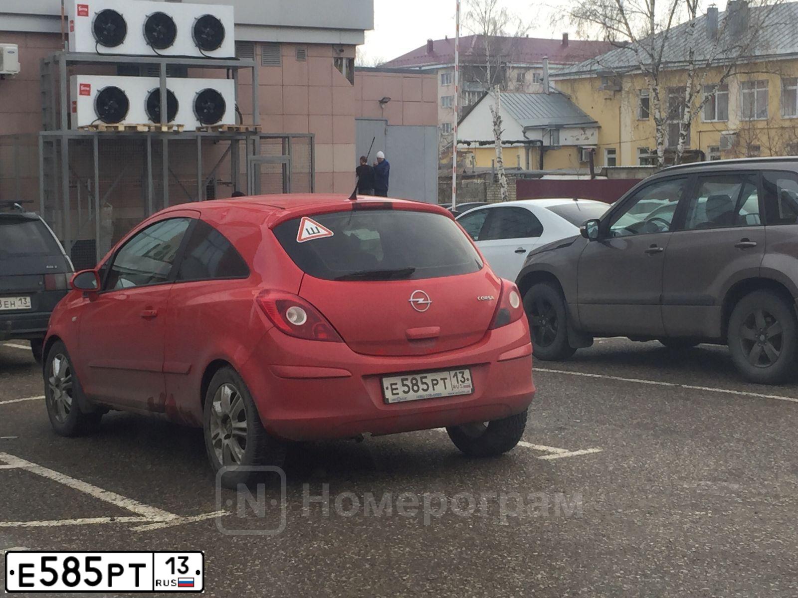 Фото автомобиля HYUNDAI SOLARIS, 2011 — госномер Е404СР152. Цвет: КРАСНЫЙ ГРАНАТ
