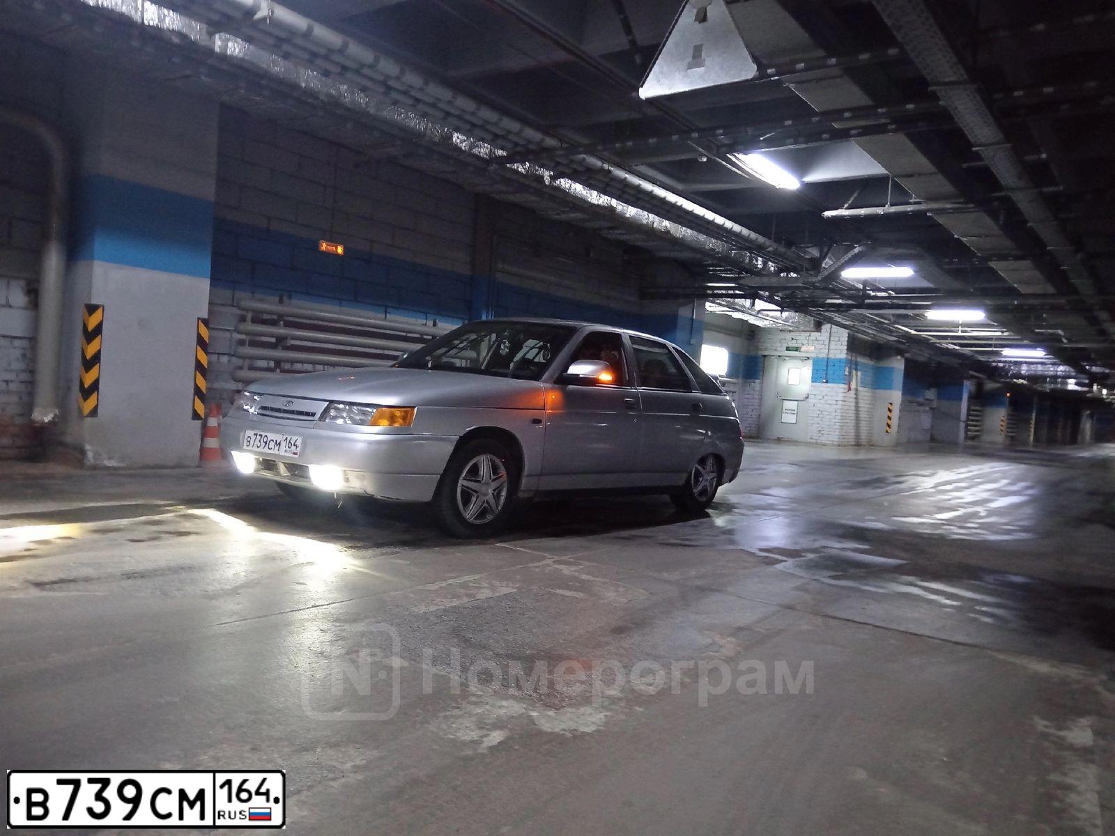Фото автомобиля LADA 2112 LADA, 2003 — госномер Р371АТ64. Цвет: СВЕТЛО СЕРЕБРИСТЫЙ МЕТАЛЛ