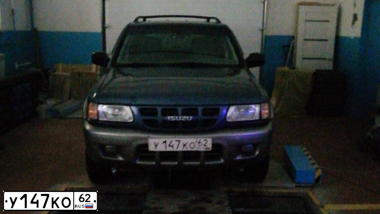 Фото автомобиля ISUZU RODEO, 2001 — госномер У147КО62. Цвет: СИНИЙ