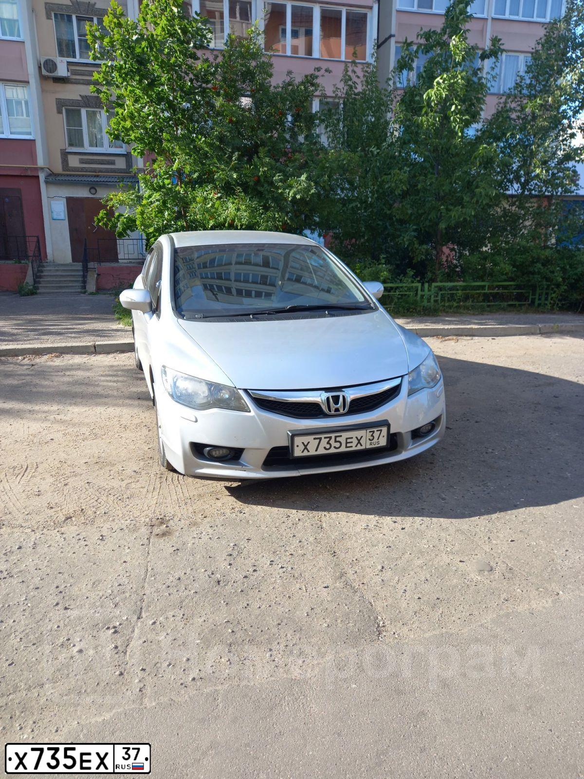 Фото автомобиля HONDA CIVIC, 2009 — госномер Х735ЕХ37. Цвет: СЕРЕБРИСТЫЙ