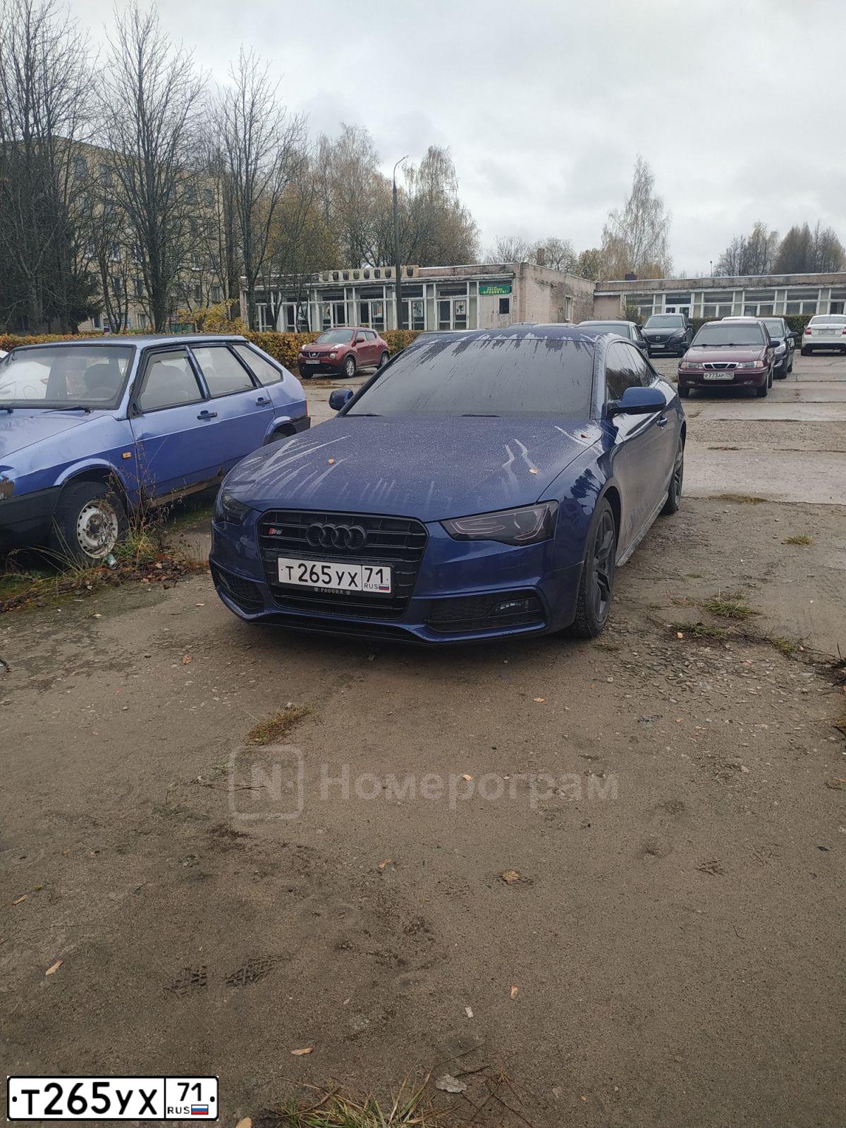 Фото автомобиля AUDI A5, 2014 — госномер Т696УК33. Цвет: синий
