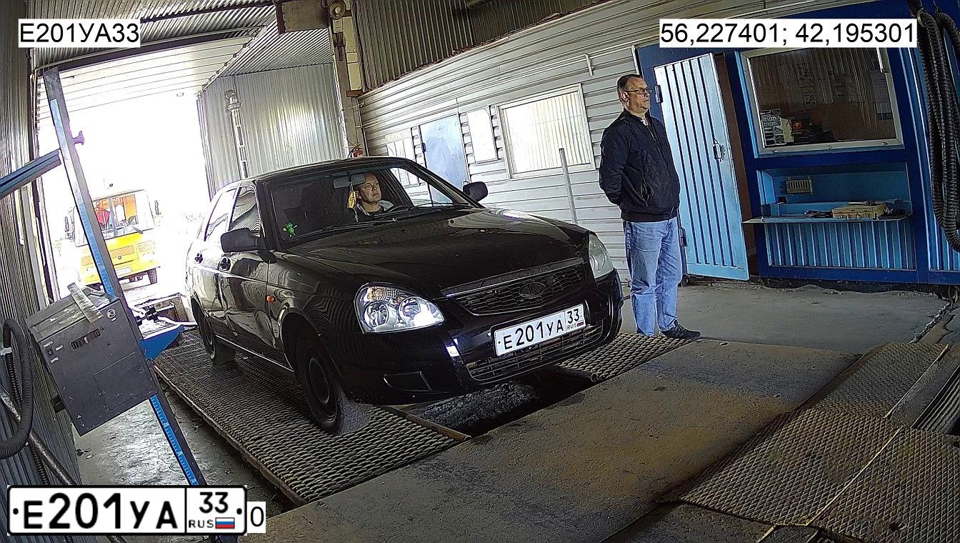 Фото автомобиля LADA 2172 PRIORA, 2010 — госномер Е201УА33. Цвет: Сине-Черный