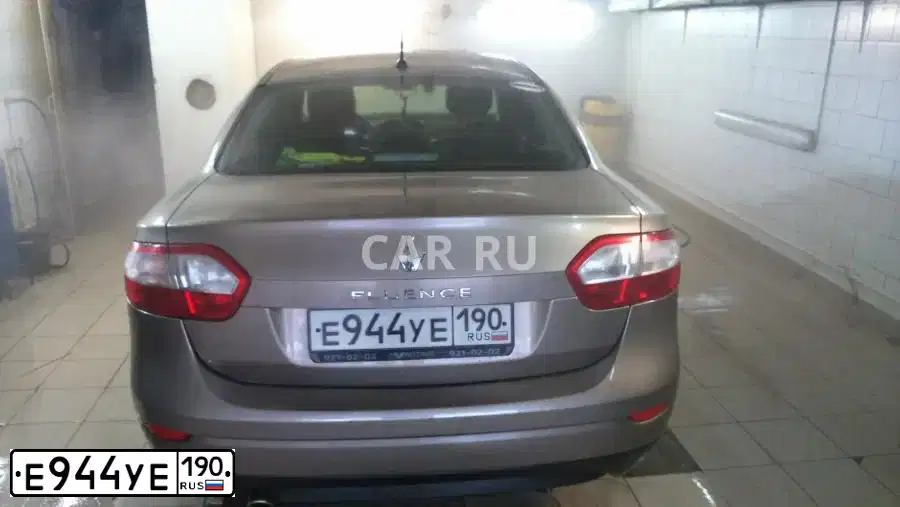 Фото автомобиля RENAULT FLUENCE, 2012 — госномер Е944УЕ190. Цвет: БЕЖЕВЫЙ