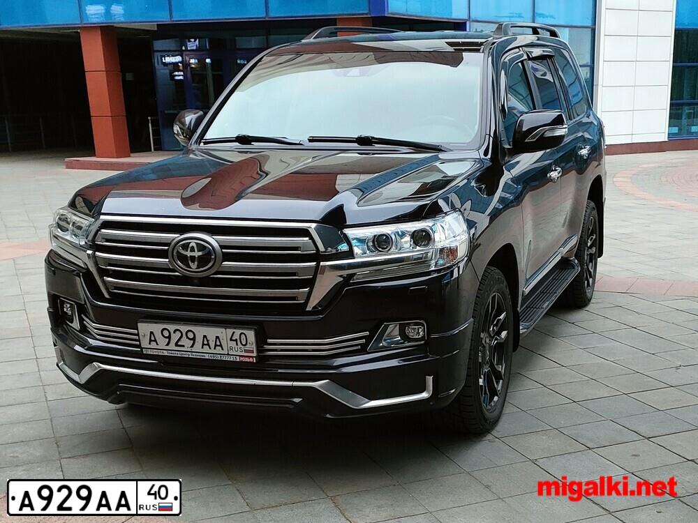 Фото автомобиля VOLKSWAGEN CARAVELLE, 2007 — госномер О100ЕА40. Цвет: ЧЕРНЫЙ