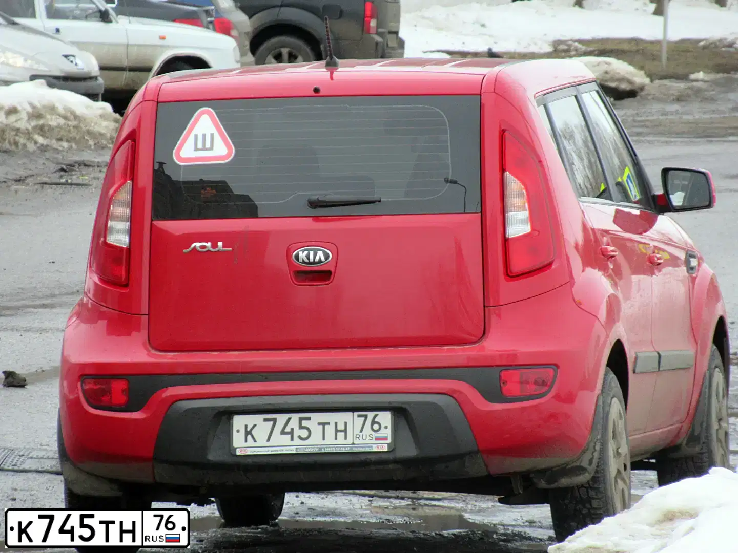 Фото автомобиля KIA SOUL, 2013 — госномер К745ТН76. Цвет: Красный