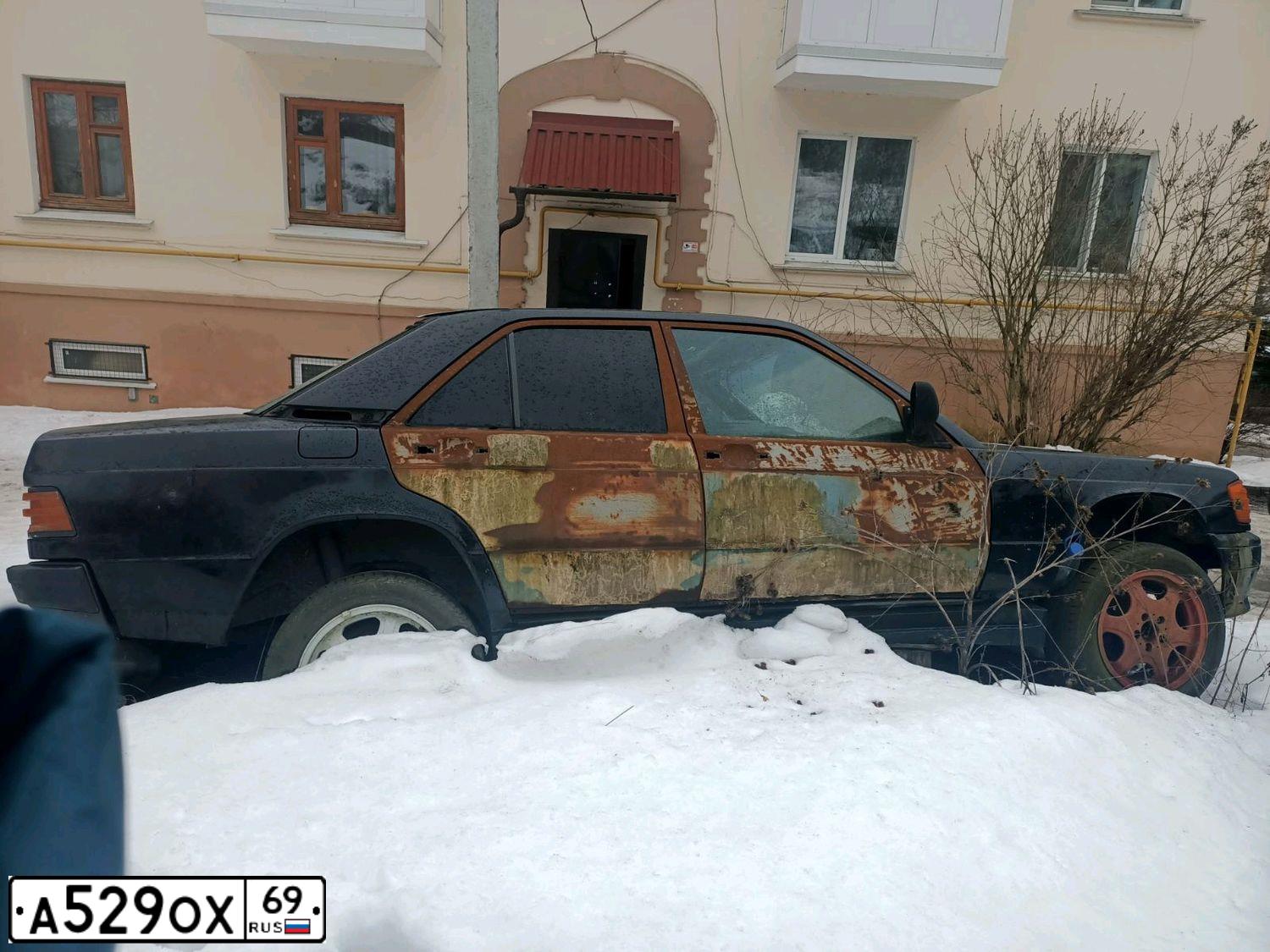 Фото автомобиля MERCEDES C-KLASSE, 1985 — госномер А529ОХ67. Цвет: ЧЕРНЫЙ