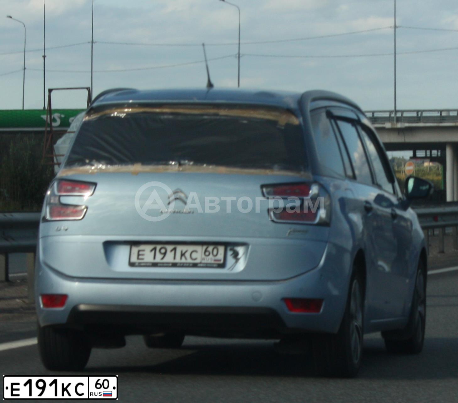 Фото автомобиля CITROEN C4 PICASSO, 2014 — госномер Е191КС60. Цвет: СВЕТЛО-ГОЛУБОЙ