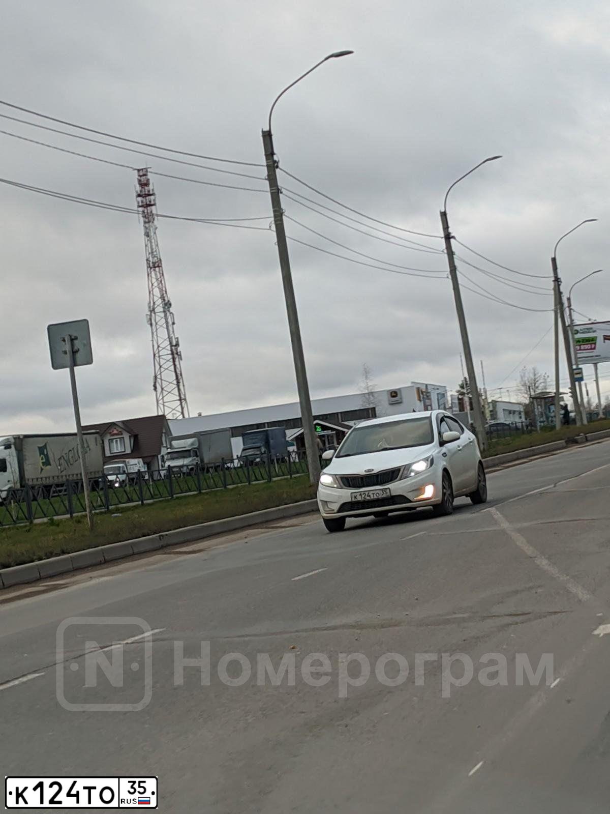 Фото автомобиля KIA RIO, 2012 — госномер К124ТО35. Цвет: Белый