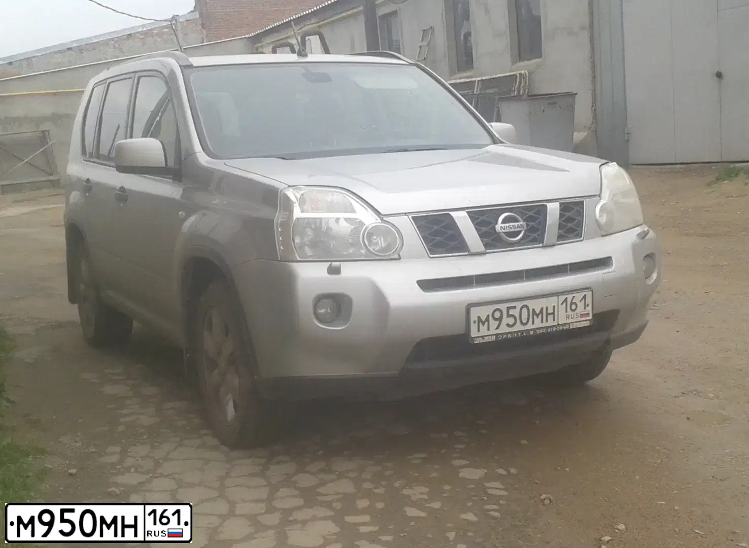 Фото автомобиля NISSAN X-TRAIL, 2007 — госномер М950МН161. Цвет: СЕРЕБРИСТЫЙ