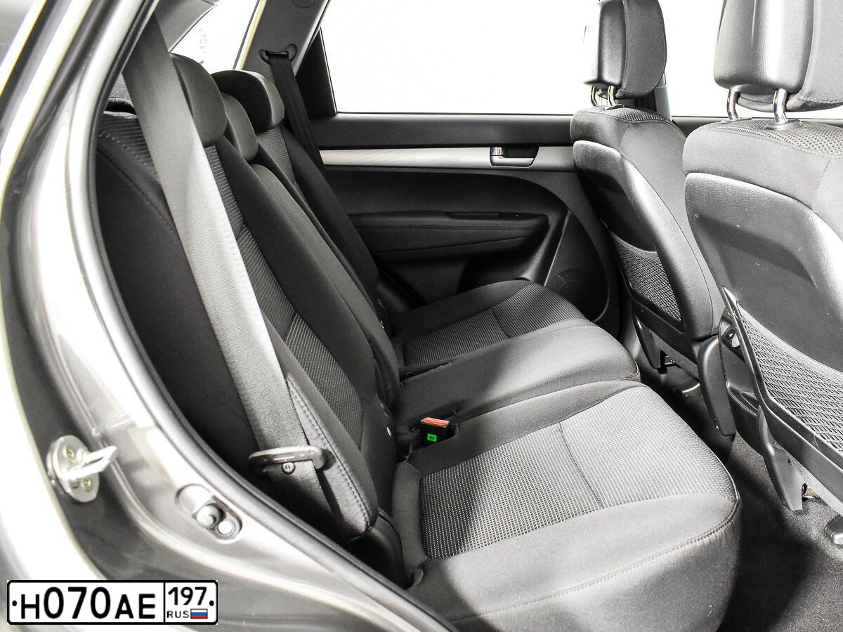 Фото автомобиля KIA SORENTO, 2015 — госномер Н070АЕ197. Цвет: Серый