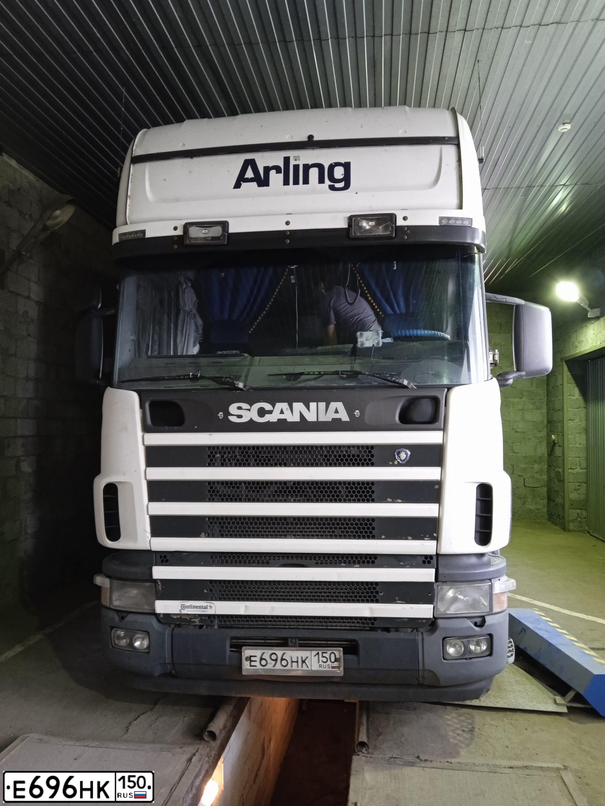 Фото автомобиля SCANIA SERIE R /4X2/, 2004 — госномер Е696НК150. Цвет: БЕЛЫЙ
