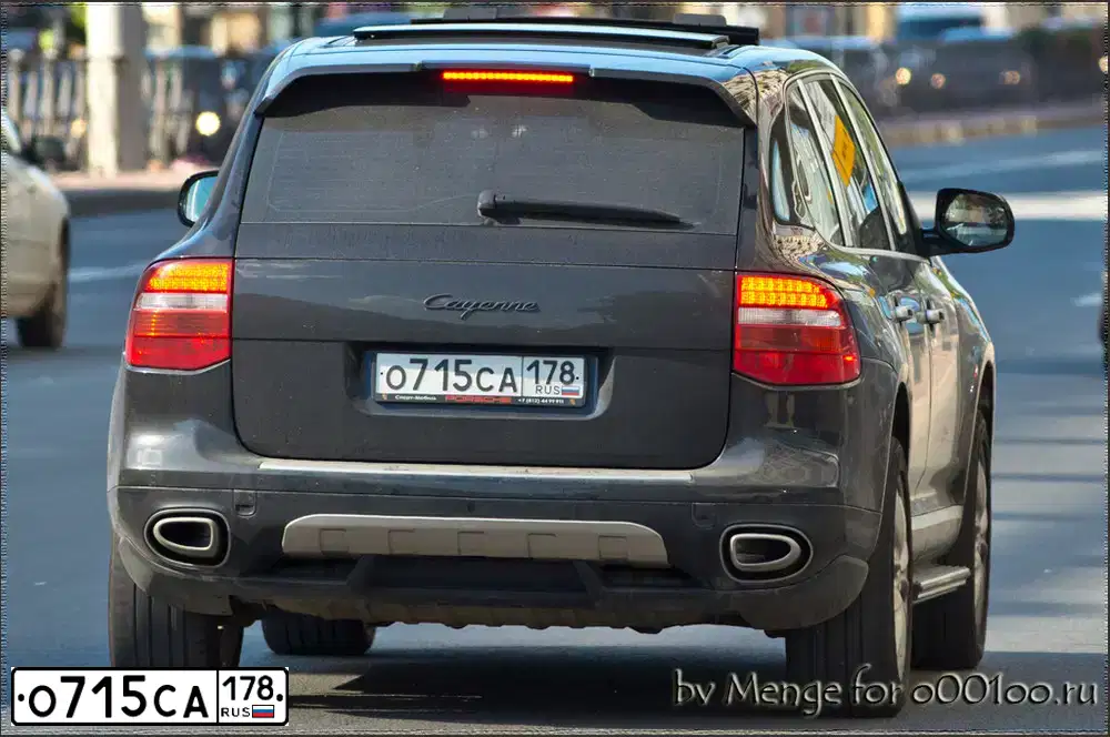 Фото автомобиля PORSCHE CAYENNE, 2009 — госномер О715СА178. Цвет: ЧЕРНЫЙ