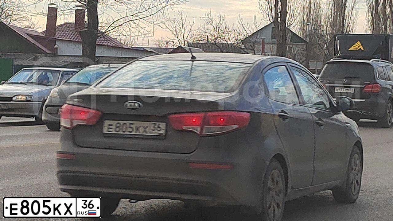 Фото автомобиля KIA RIO, 2015 — госномер Е805КХ36. Цвет: КОРИЧНЕВЫЙ