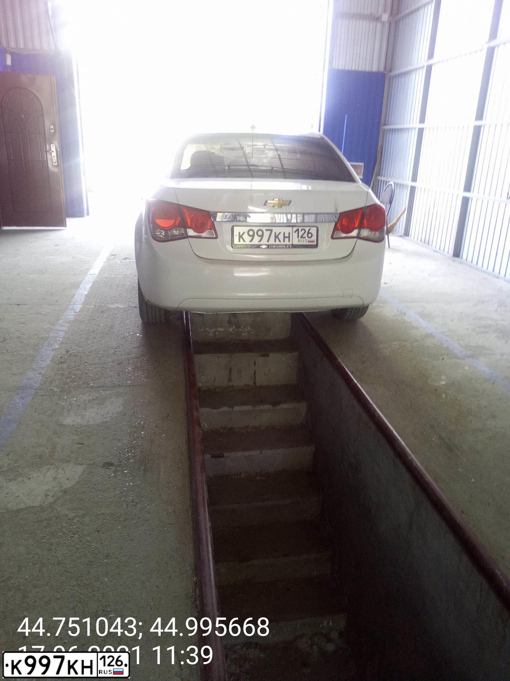 Фото автомобиля CHEVROLET CRUZE, 2013 — госномер К997КН126. Цвет: Белый