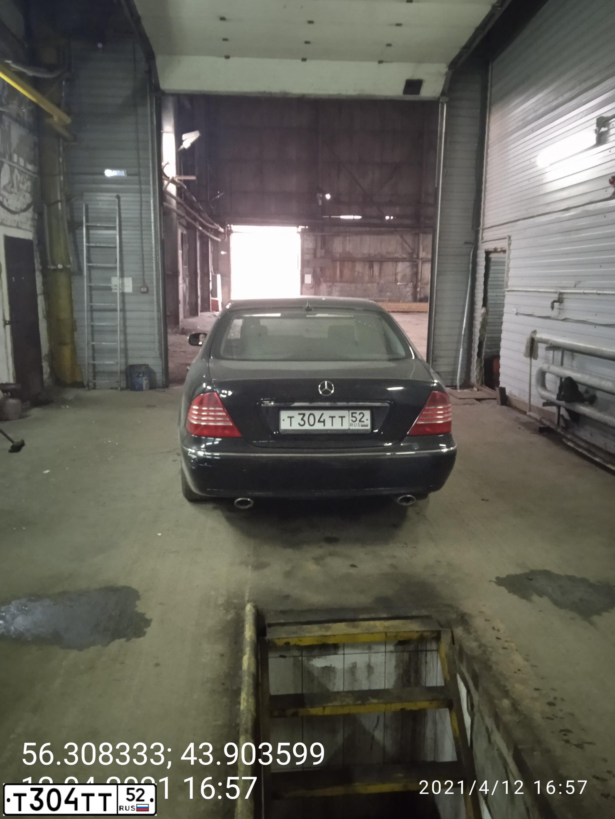 Фото автомобиля MERCEDES S-KLASSE, 2004 — госномер М864ММ90. Цвет: ЧЕРНЫЙ
