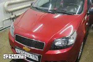 Фото автомобиля CHEVROLET AVEO, 2011 — госномер С214ТХ116. Цвет: Красный