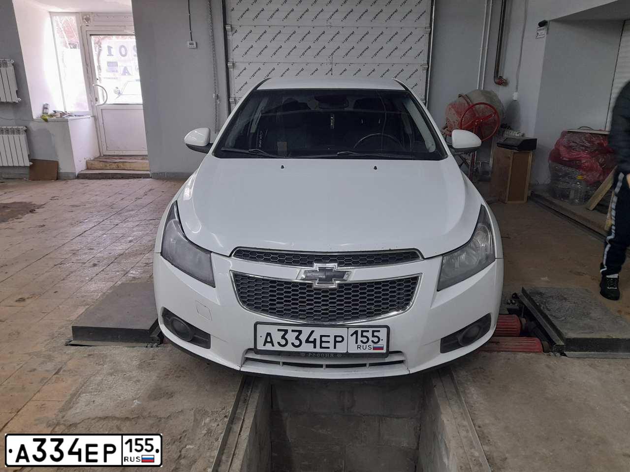 Фото автомобиля CHEVROLET CRUZE, 2012 — госномер А334ЕР155. Цвет: Белый