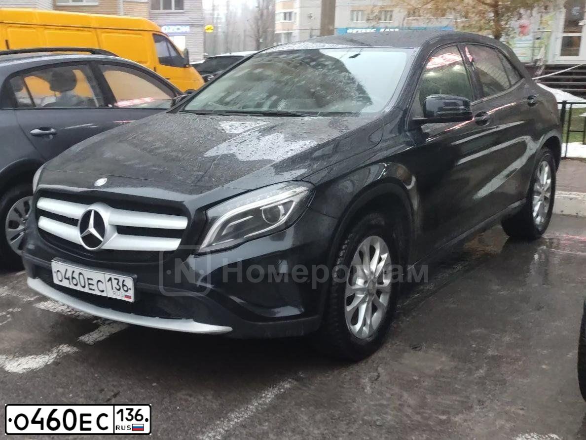 Фото автомобиля MERCEDES GLA-KLASSE, 2016 — госномер О460ЕС136. Цвет: ЧЕРНЫЙ