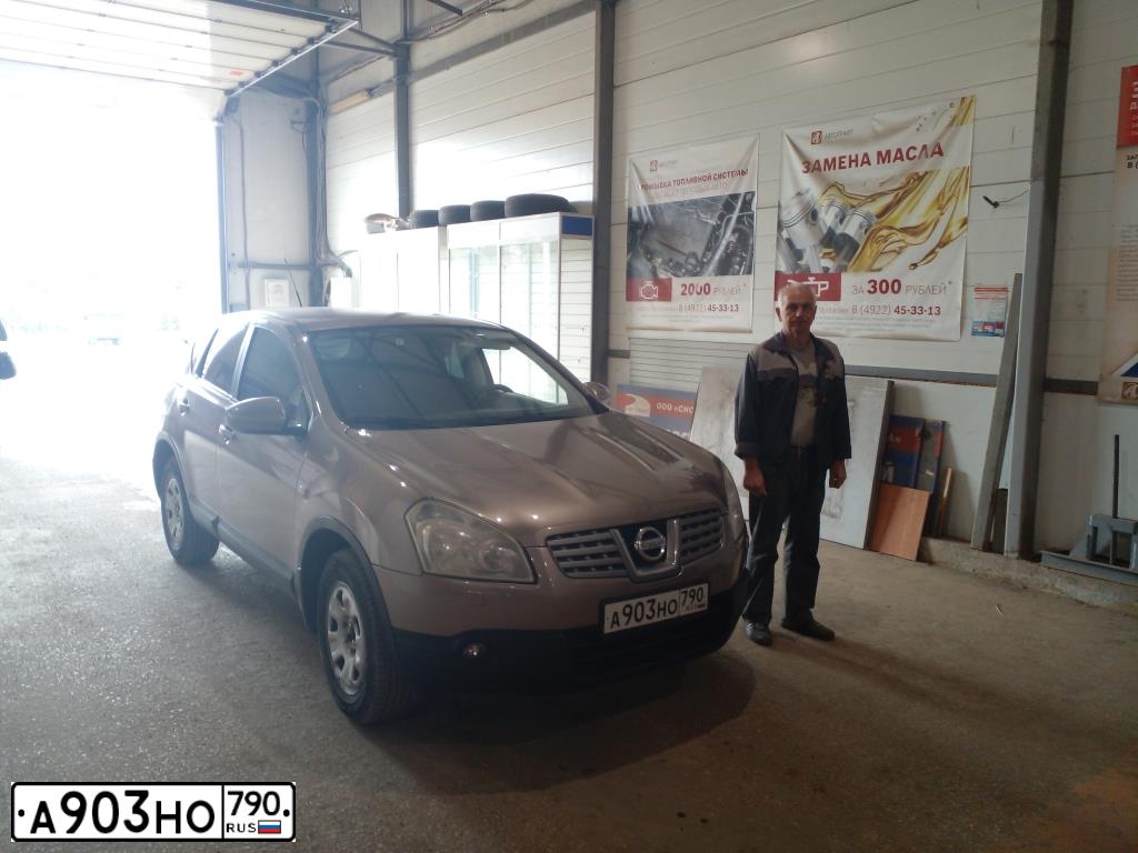 Фото автомобиля NISSAN QASHQAI, 2009 — госномер Т640УР33. Цвет: КОРИЧНЕВЫЙ СВЕТЛЫЙ