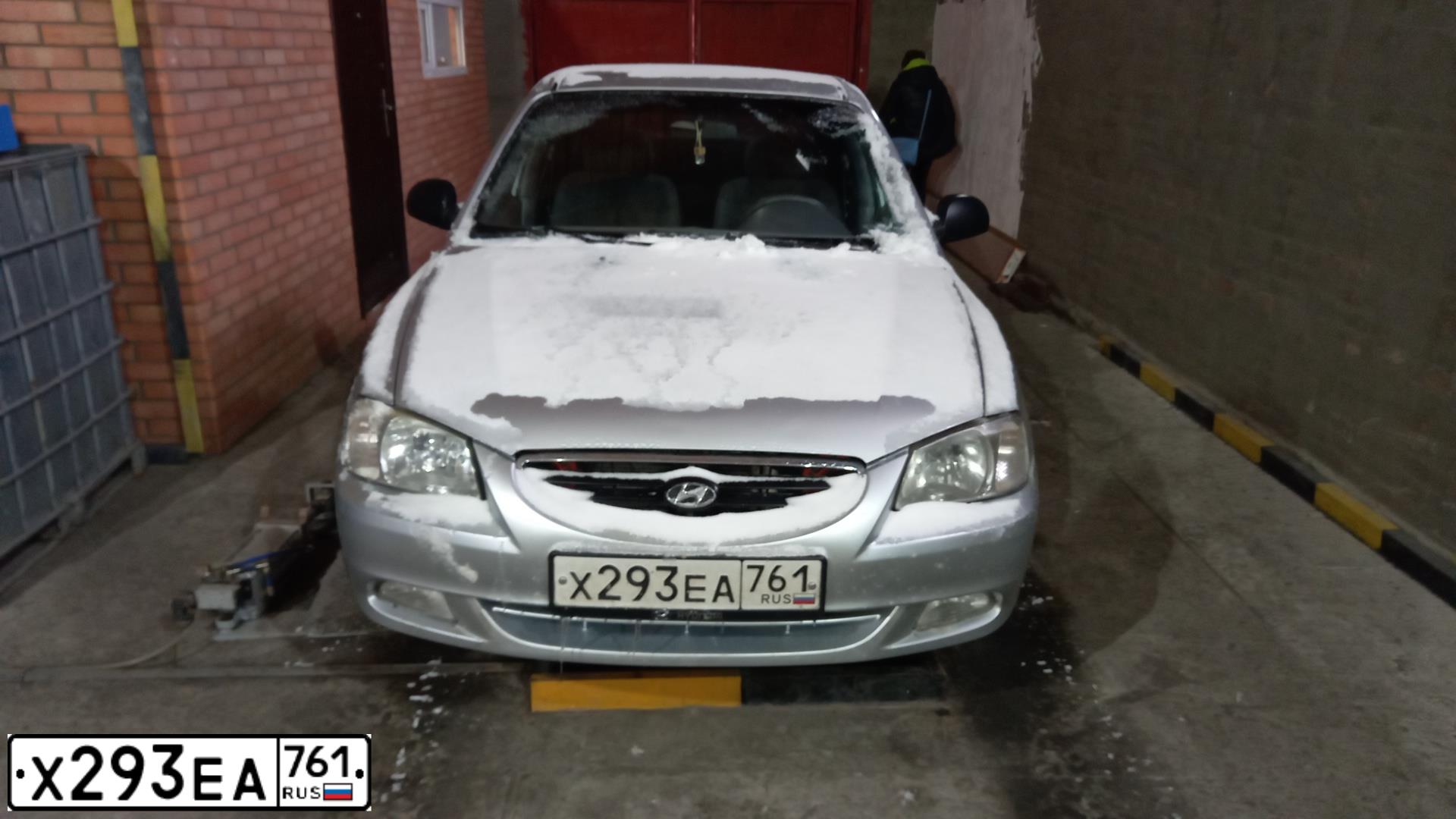 Фото автомобиля TAGAZ ACCENT, 2006 — госномер Х521ВА150. Цвет: СЕРЕБРИСТЫЙ
