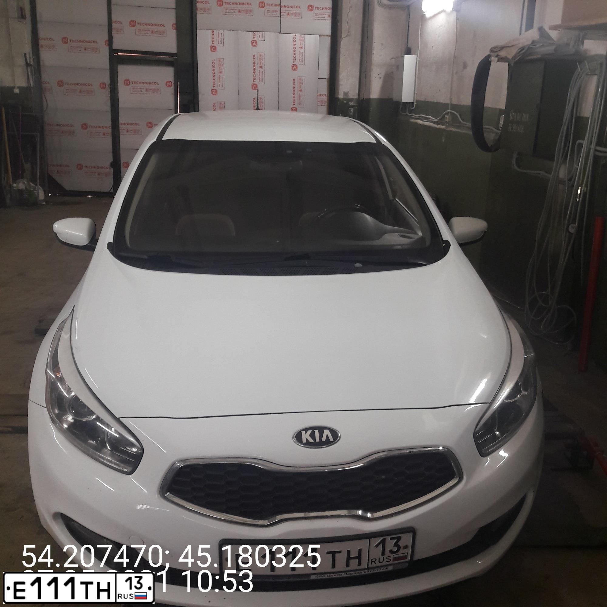 Фото автомобиля KIA CEED, 2013 — госномер М175ТН13. Цвет: Белый