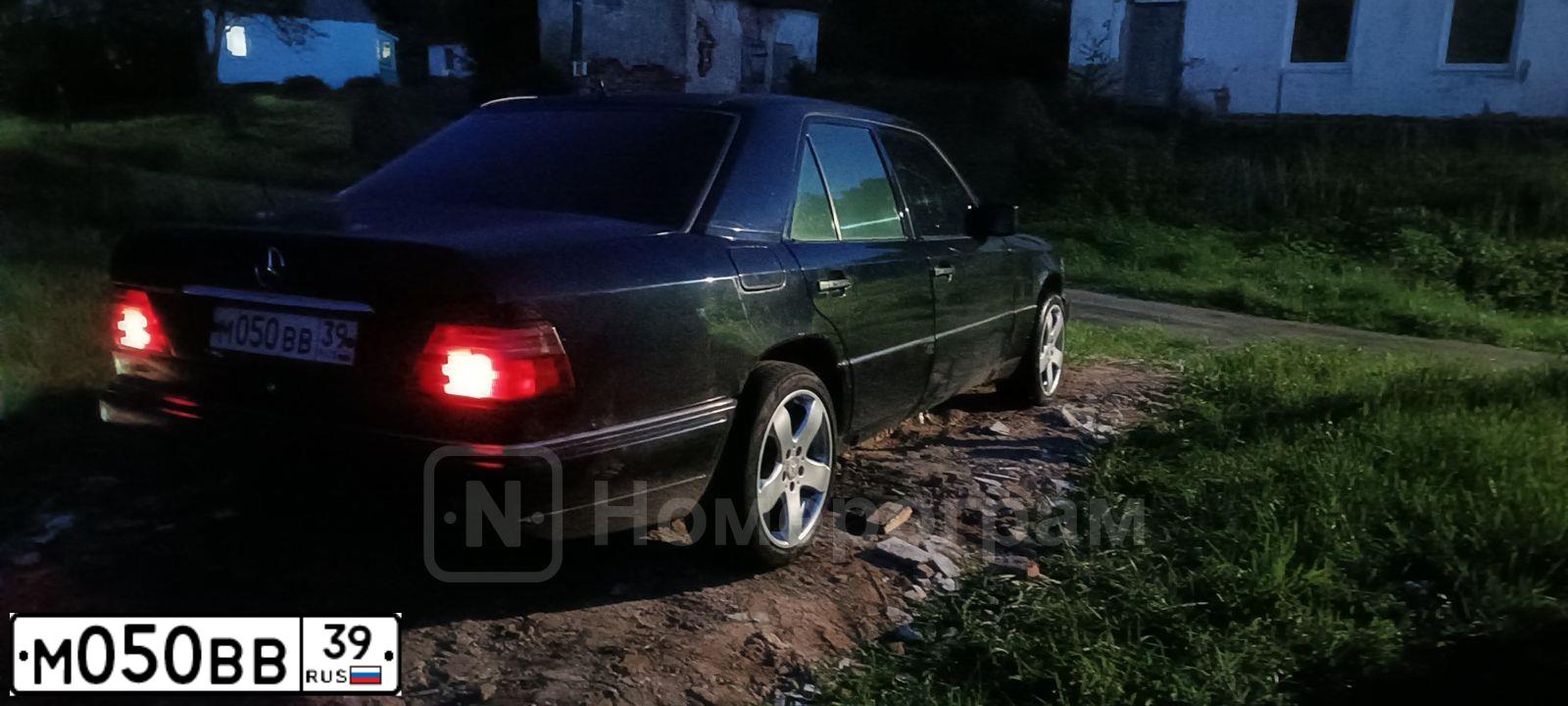 Фото автомобиля BMW SERIE 5, 1992 — госномер М050ВЕ39. Цвет: ЗЕЛЕНЫЙ