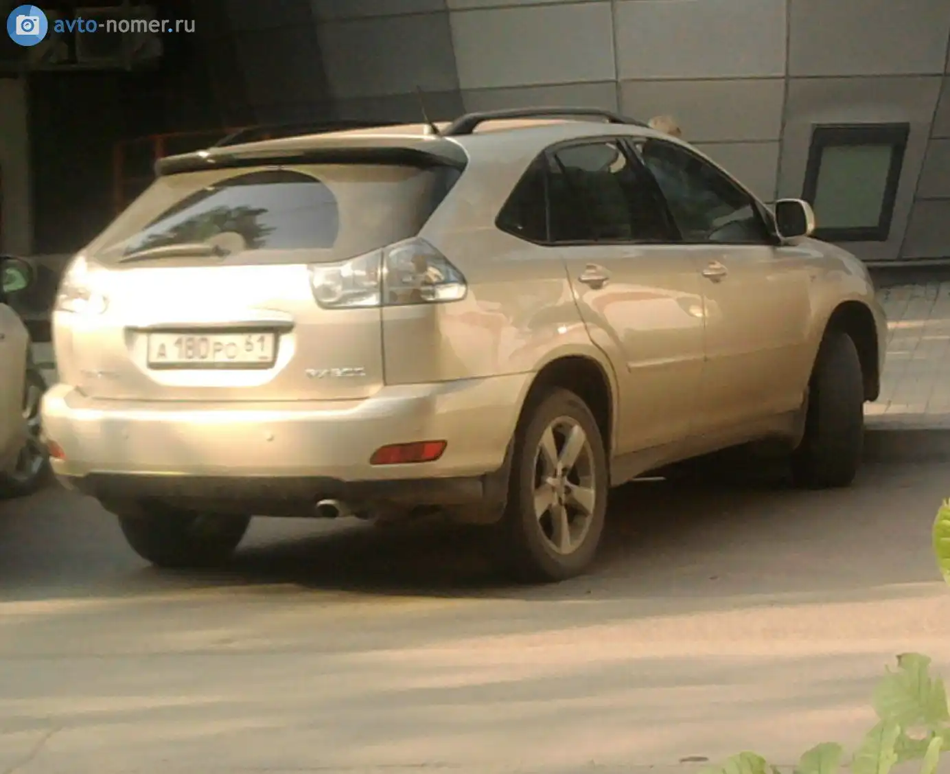 Фото автомобиля LEXUS RX, 2005 — госномер О722ОО61. Цвет: БЕЖЕВЫЙ