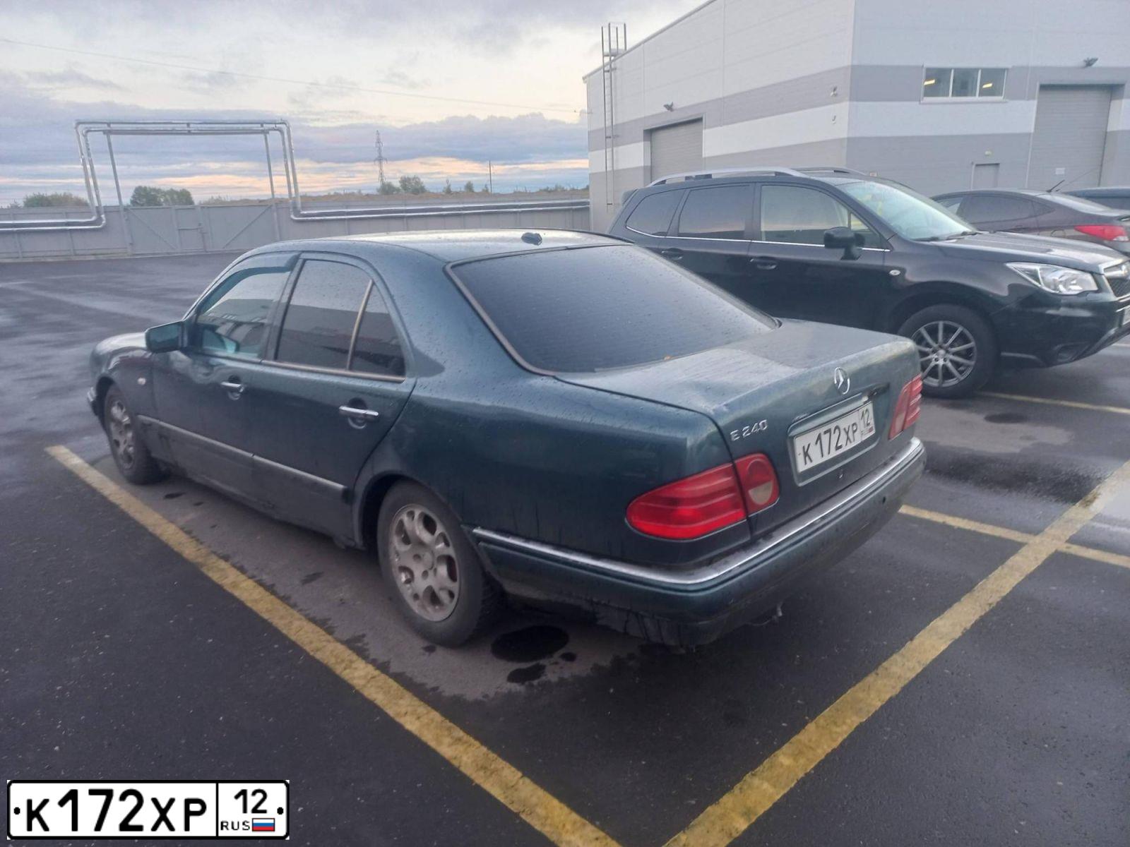 Фото автомобиля MERCEDES E-KLASSE, 1999 — госномер К172ХР12. Цвет: ЗЕЛЕНЫЙ