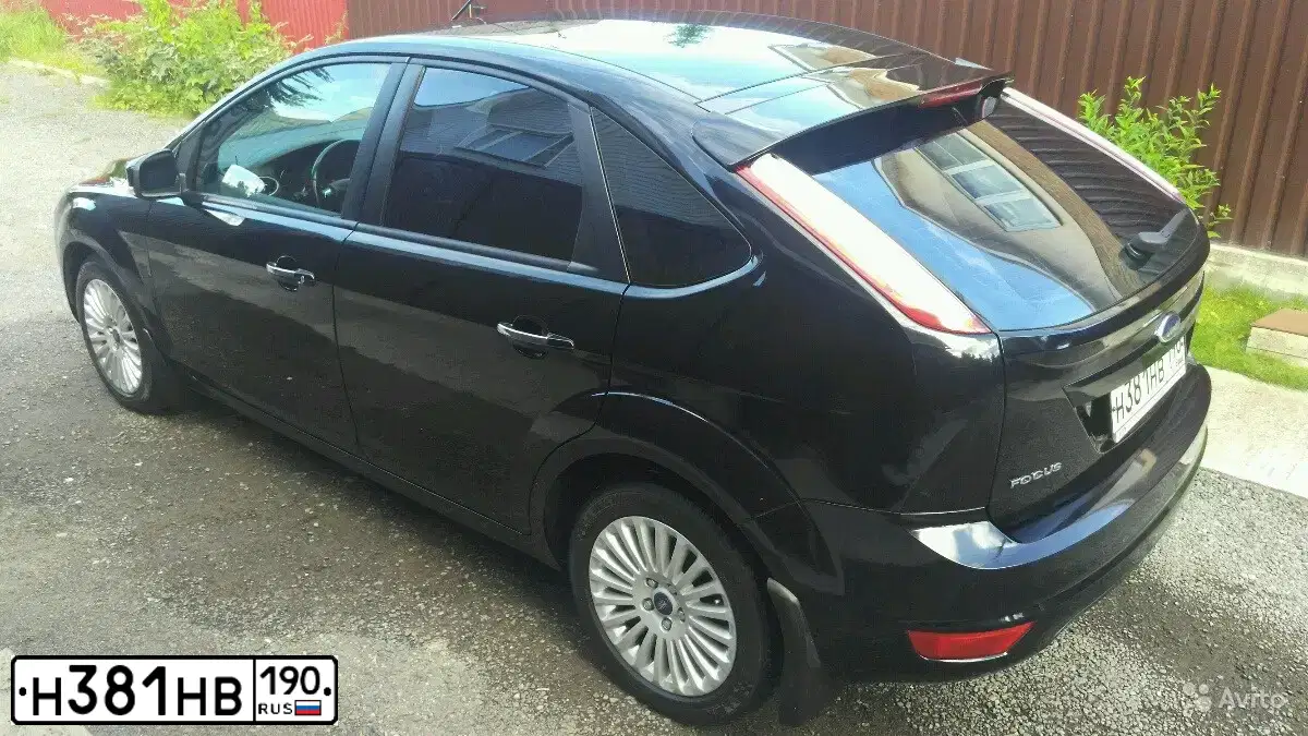 Фото автомобиля FORD FOCUS, 2010 — госномер Х149ЕР164. Цвет: ЧЕРНЫЙ