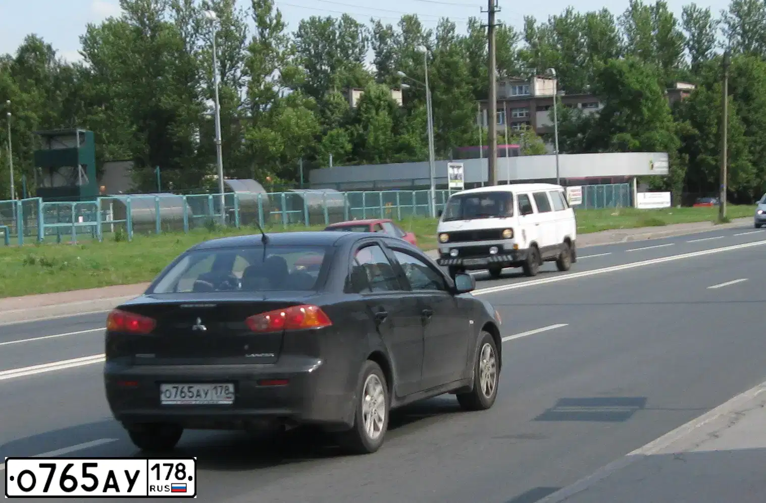 Фото автомобиля MITSUBISHI LANCER, 2007 — госномер О765АУ178. Цвет: ЧЕРНЫЙ