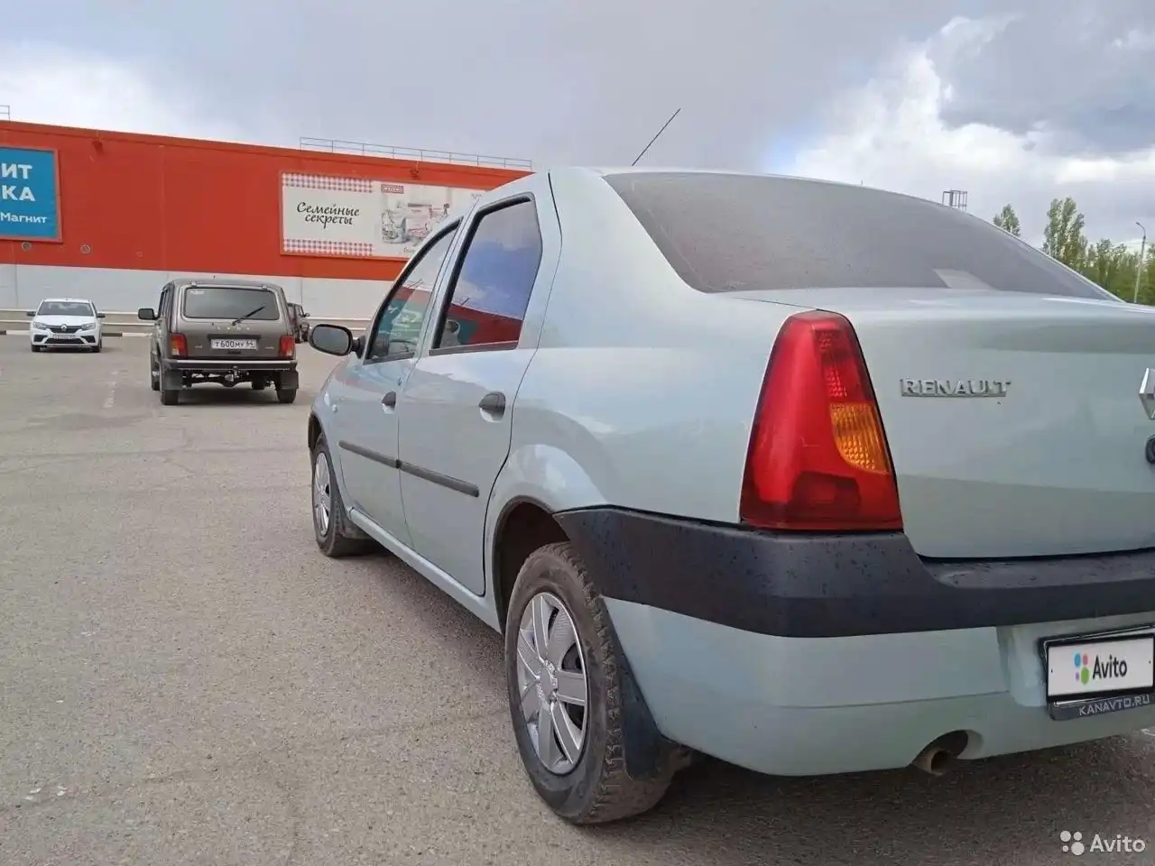 Фото автомобиля HYUNDAI SOLARIS, 2011 — госномер Т600МУ64. Цвет: Белый