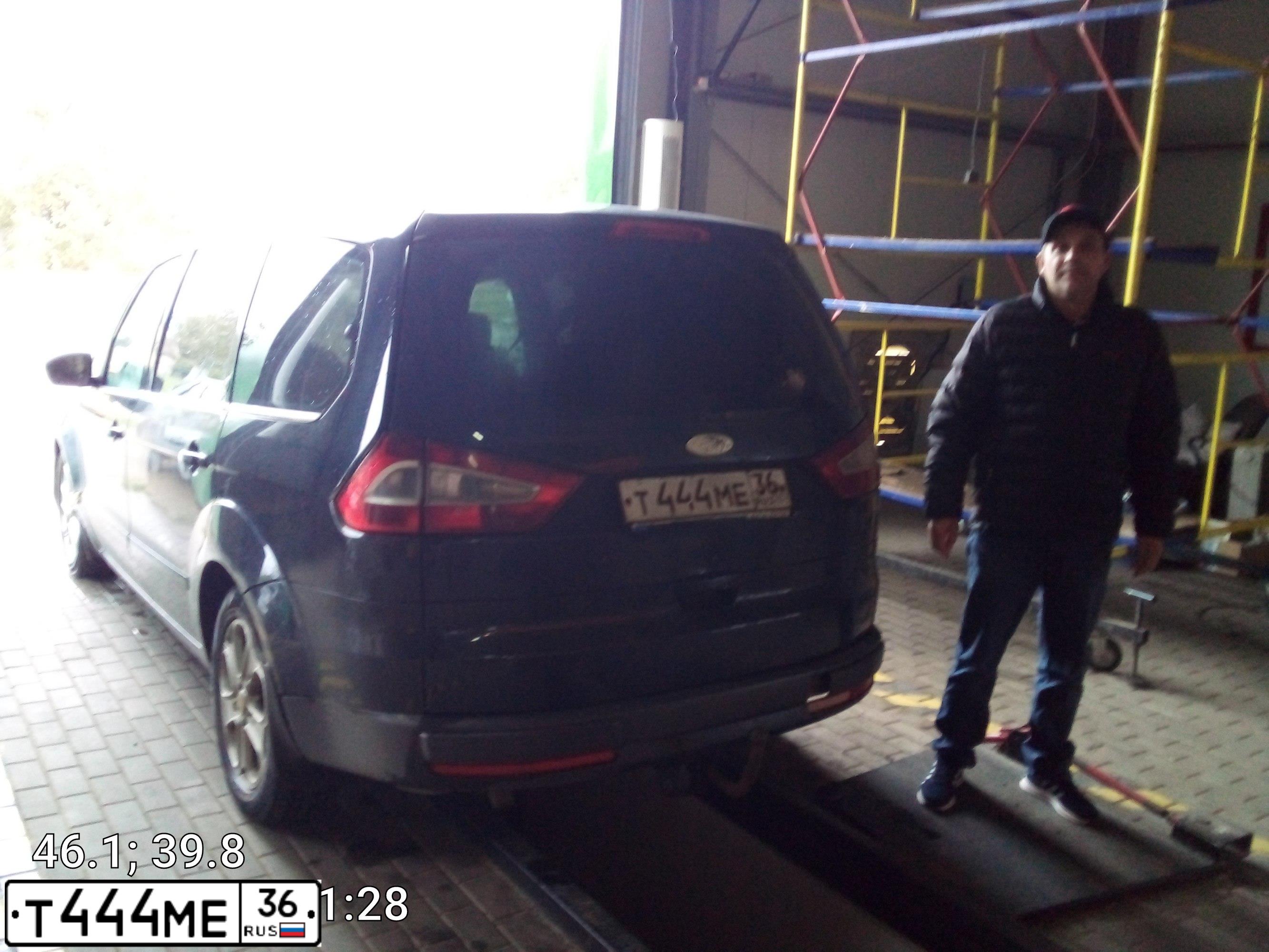 Фото автомобиля DODGE CALIBER, 2006 — госномер Т444МС36. Цвет: Красный