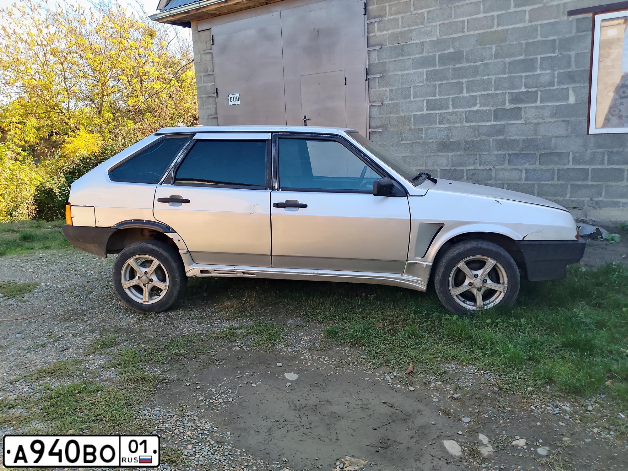 Фото автомобиля LADA 2109 SAMARA, 2003 — госномер А940ВО01. Цвет: СЕРЕБРИСТЫЙ