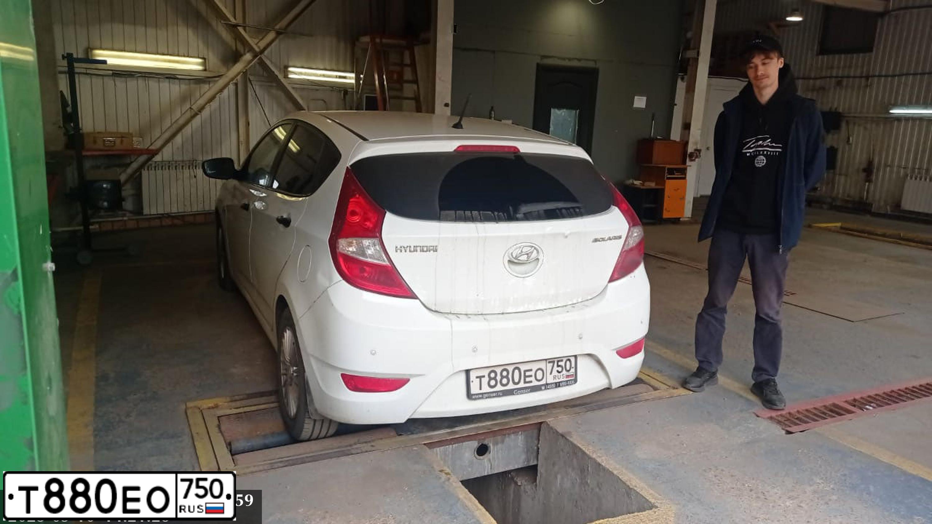 Фото автомобиля HYUNDAI SOLARIS, 2014 — госномер У960ХЕ790. Цвет: Белый