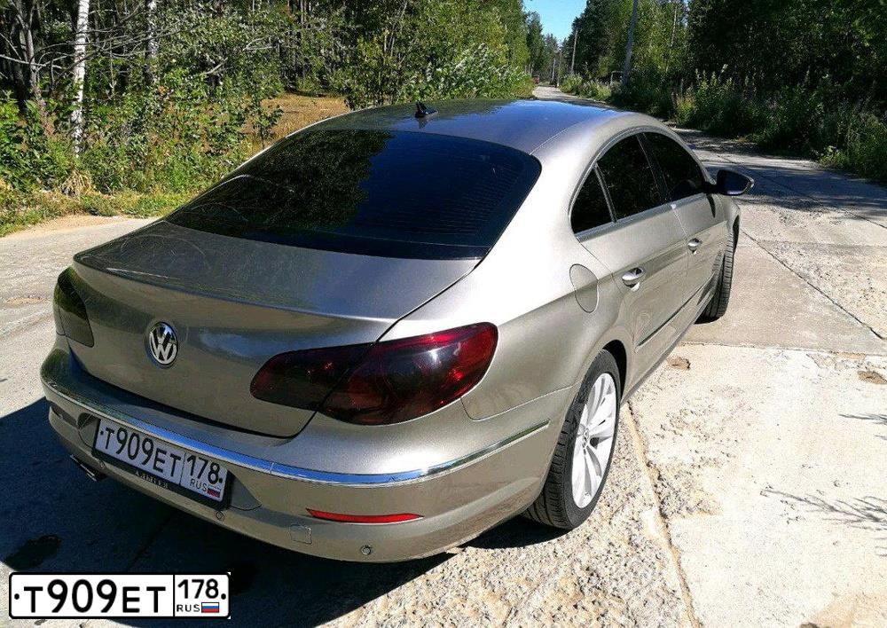 Фото автомобиля VOLKSWAGEN PASSAT, 2010 — госномер О015ММ78. Цвет: БЕЖЕВО-СЕРЫЙ