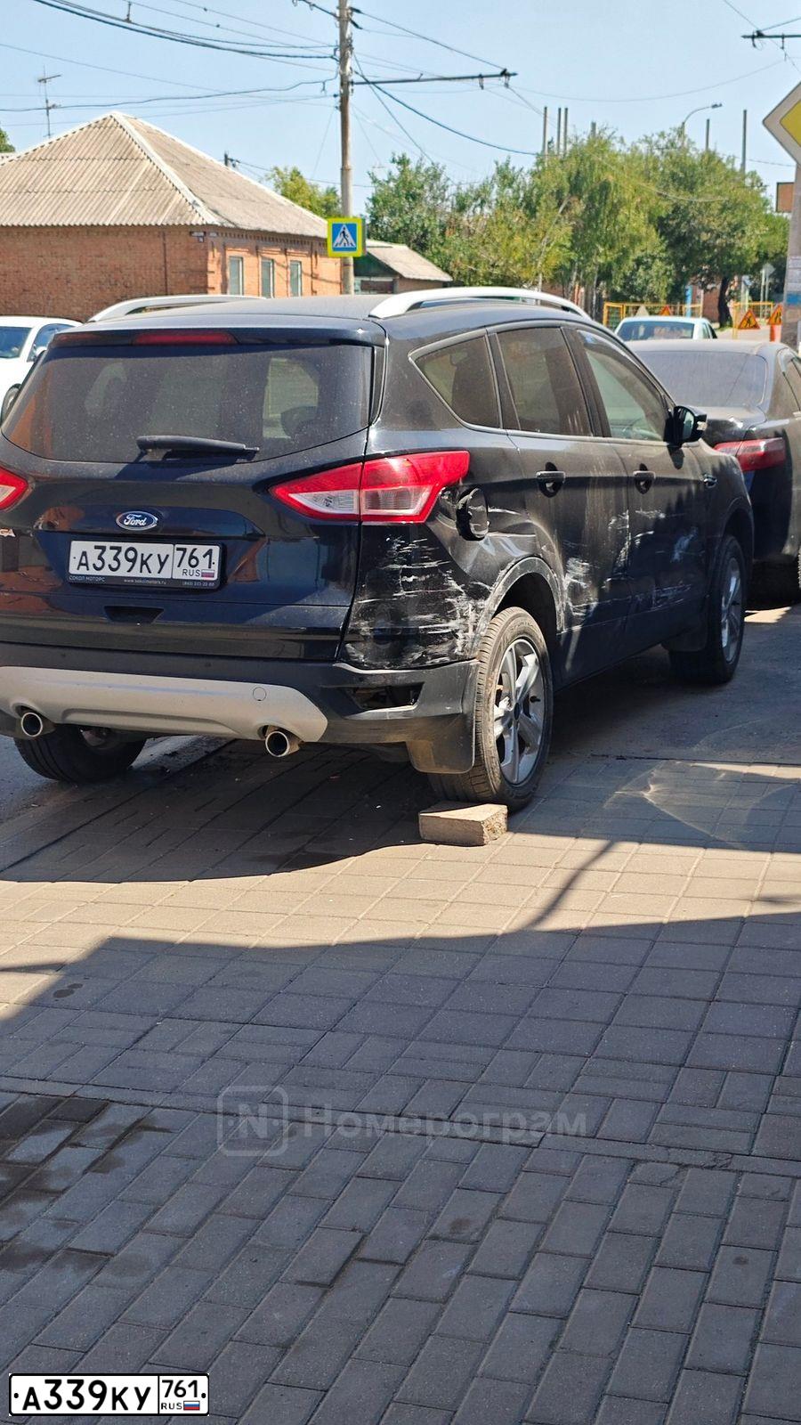 Фото автомобиля FORD KUGA, 2013 — госномер А339КУ761. Цвет: ЧЕРНЫЙ