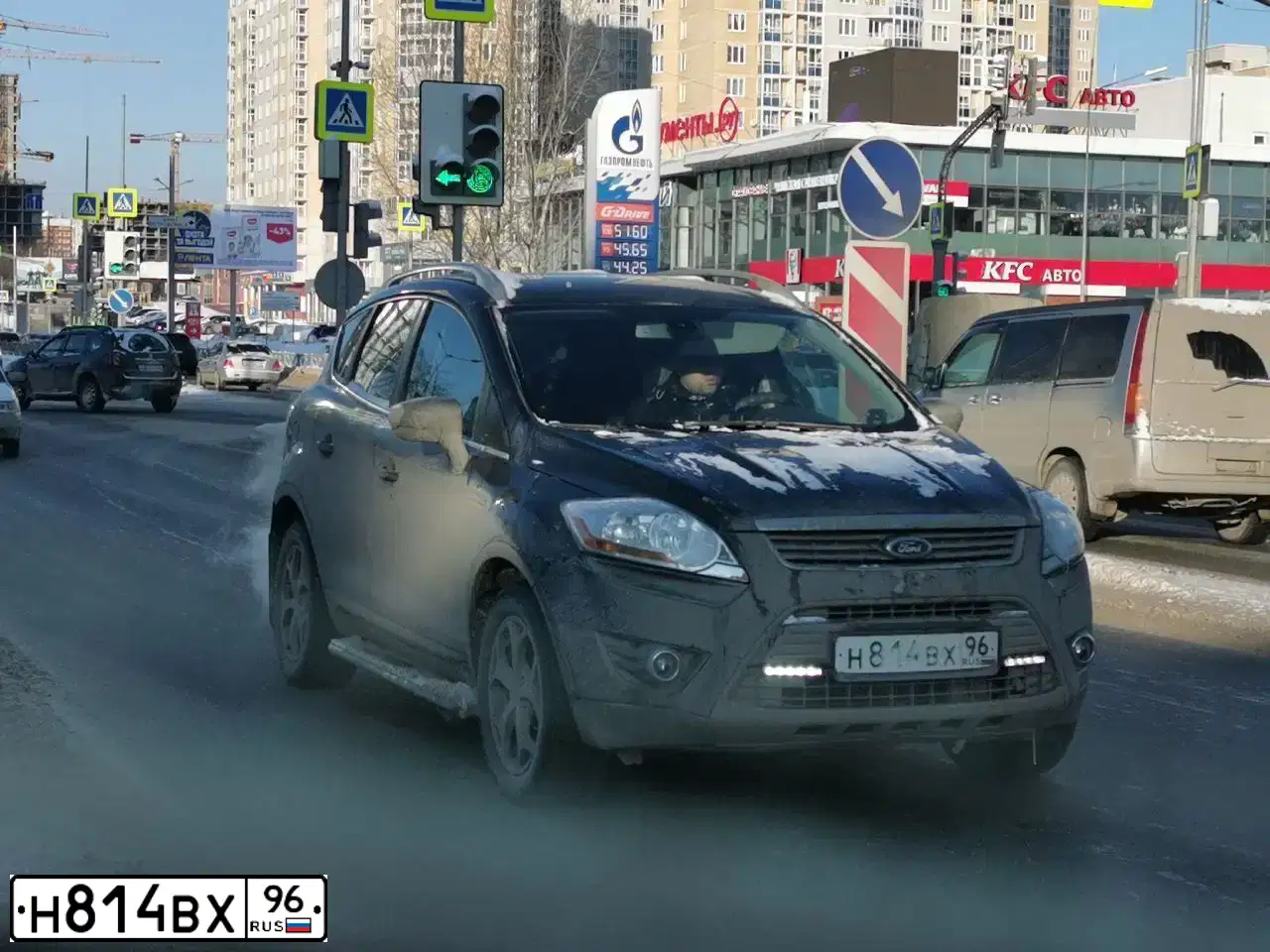 Фото автомобиля FORD KUGA, 2012 — госномер Н814ВХ96. Цвет: ЧЕРНЫЙ