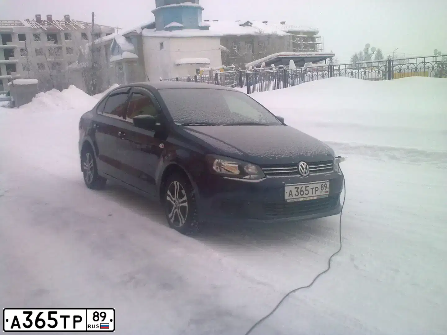 Фото автомобиля VOLKSWAGEN POLO, 2011 — госномер Х208ТК72. Цвет: синий