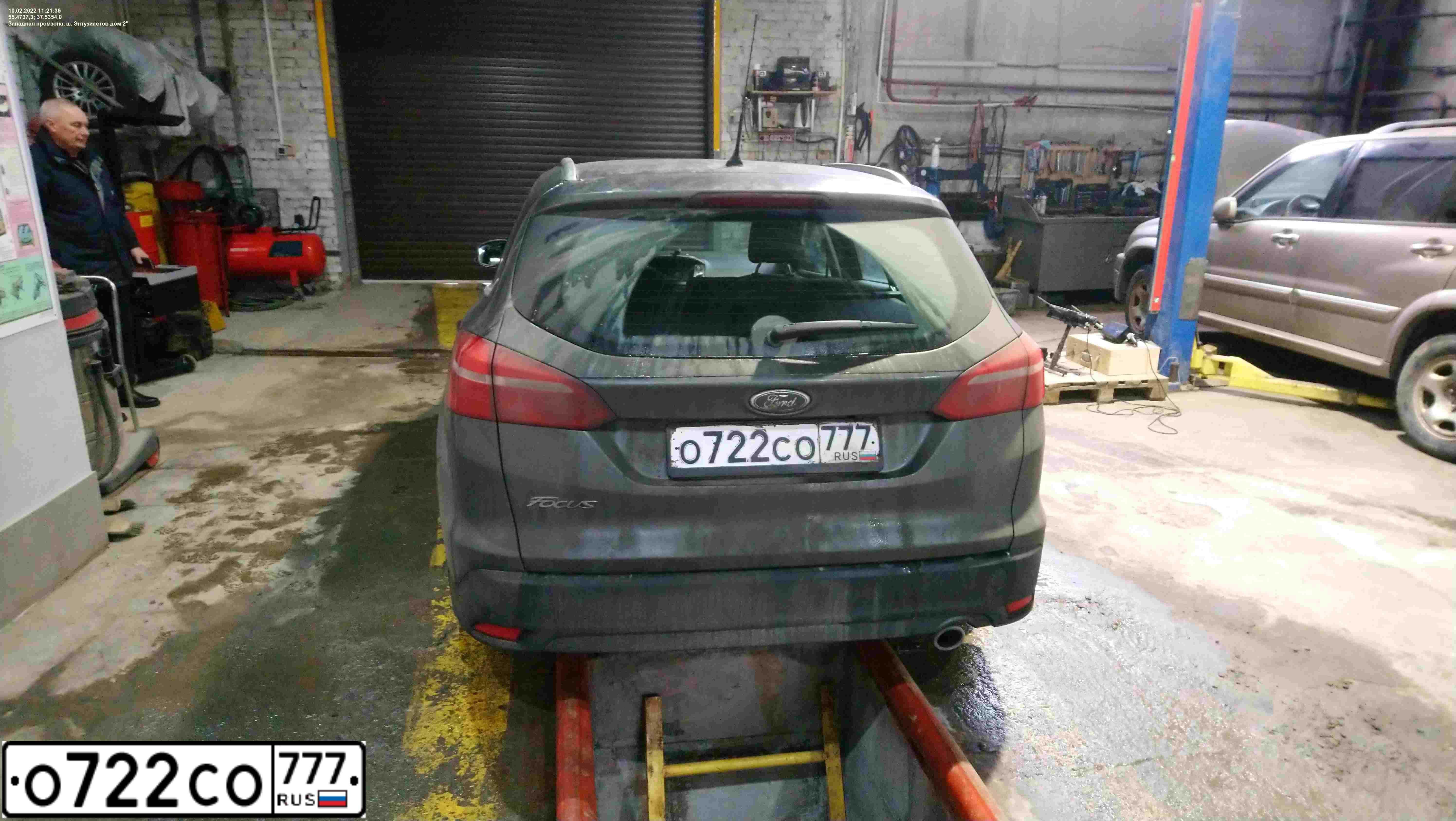 Фото автомобиля FORD FOCUS, 2016 — госномер О722СО777. Цвет: СЕРЫЙ