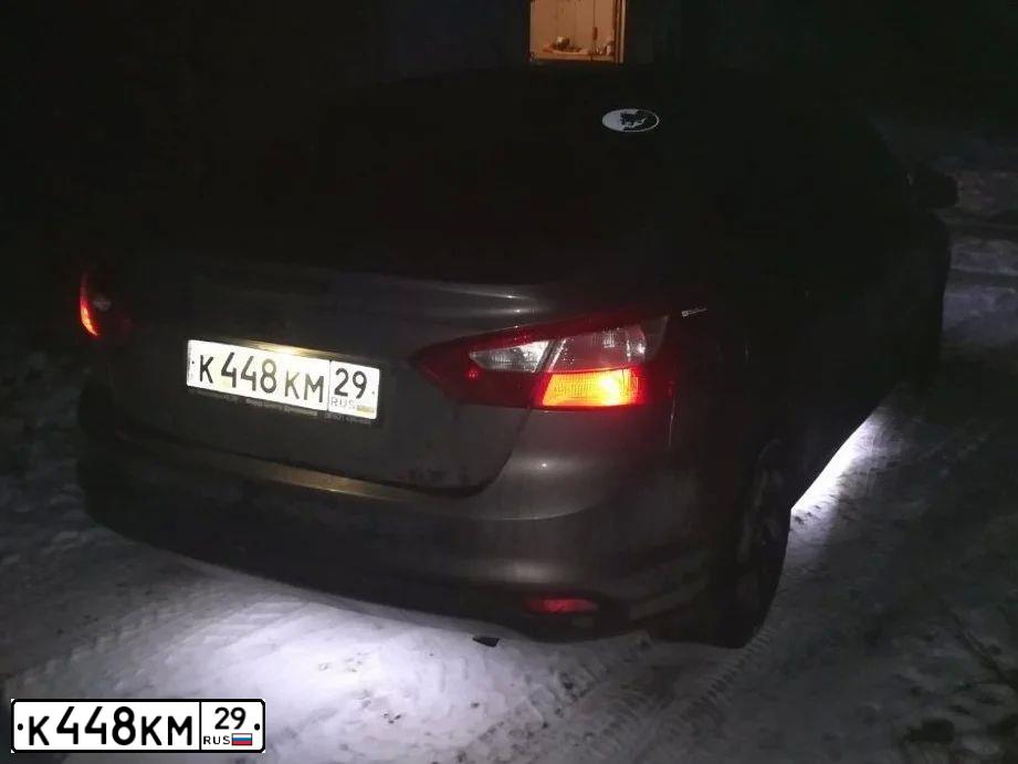 Фото автомобиля FORD FOCUS, 2012 — госномер К448КМ29. Цвет: СЕРО-КОРИЧНЕВЫЙ