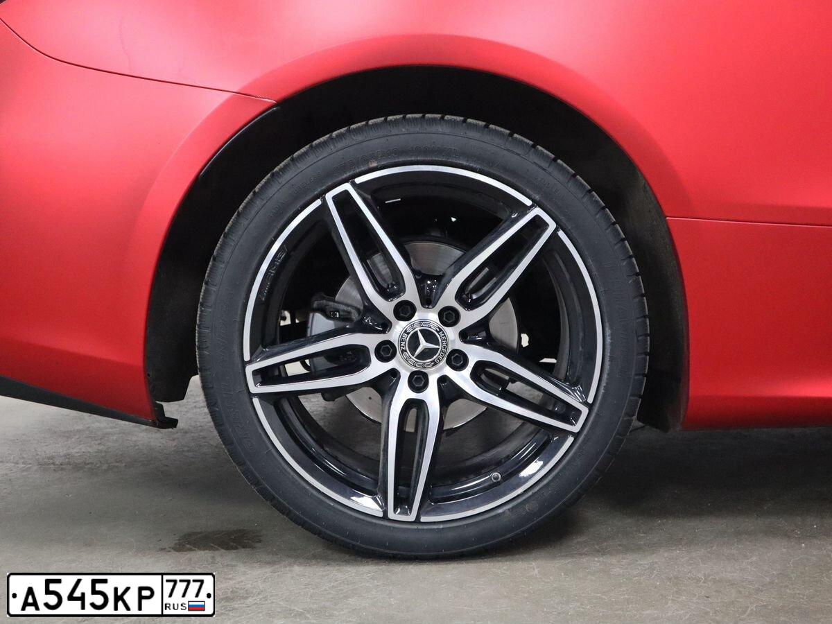 Фото автомобиля MERCEDES E-KLASSE, 2019 — госномер Т514РТ797. Цвет: Красный