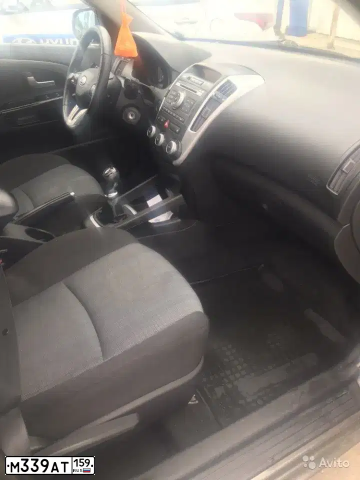 Фото автомобиля KIA CEE'D, 2012 — госномер М339АТ159. Цвет: Серебристый