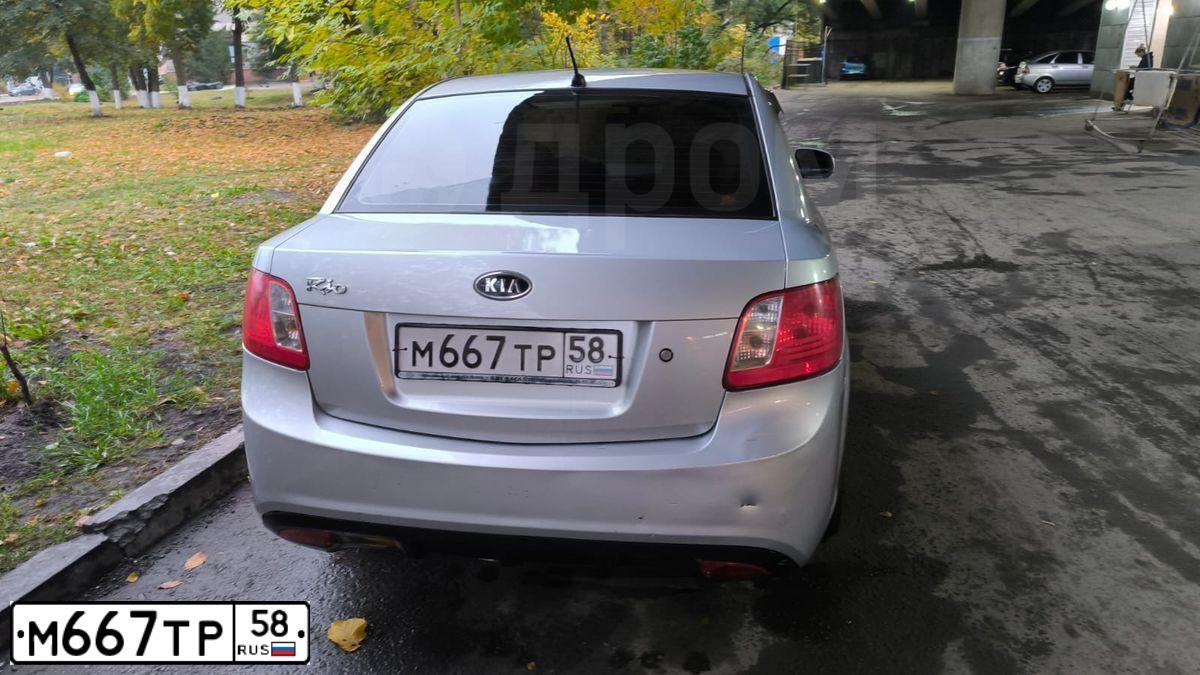 Фото автомобиля KIA RIO, 2009 — госномер М667ТР58. Цвет: Серебристый