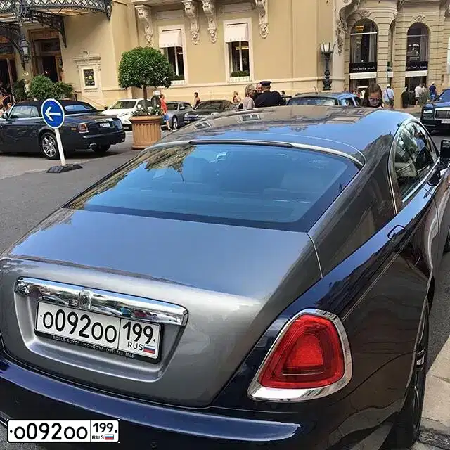 Фото автомобиля ROLLS-ROYCE ROLLS ROYCE WRAITH, 2016 — госномер О092ОО199. Цвет: синий