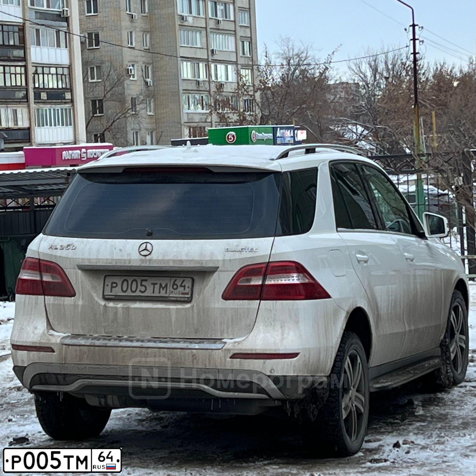 Фото автомобиля MAZDA 3, 2008 — госномер Р005ТМ64. Цвет: Красный