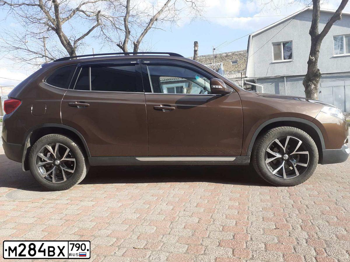 Фото автомобиля BRILLIANCE V5, 2017 — госномер К093РТ82. Цвет: Коричневый