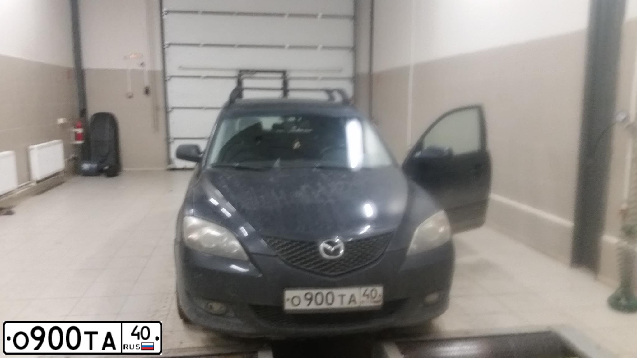 Фото автомобиля MAZDA 3, 2005 — госномер О900ТА40. Цвет: ЧЕРНЫЙ
