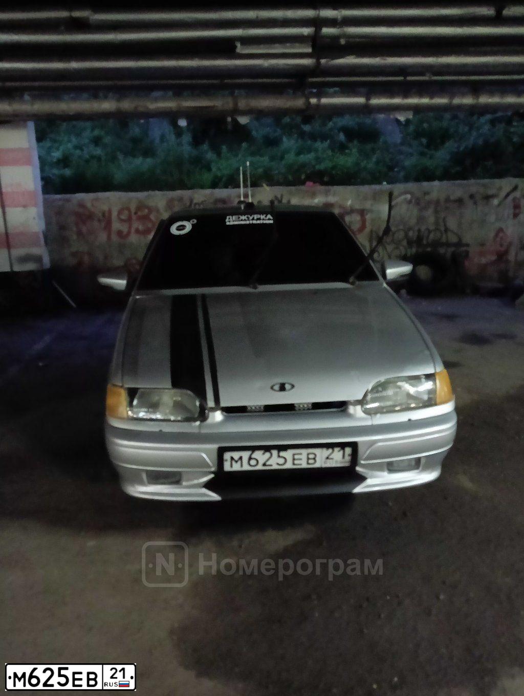 Фото автомобиля LADA 2114 SAMARA, 2005 — госномер М625ЕВ21. Цвет: СВЕТЛО-СЕРЕБРИСТЫЙ МЕТАЛЛ