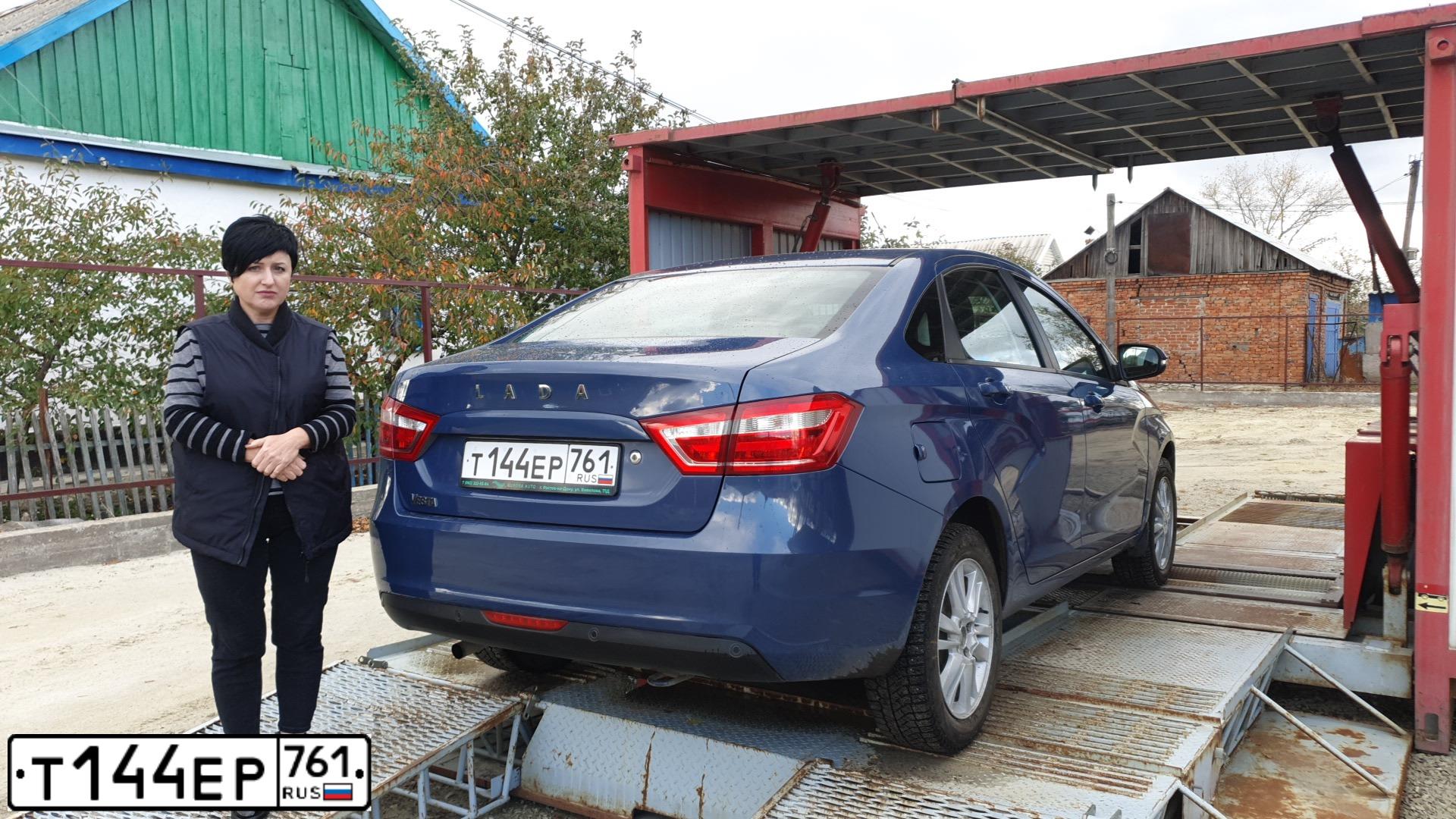 Фото автомобиля LADA VESTA, 2017 — госномер Т144ЕР761. Цвет: Темно-синий
